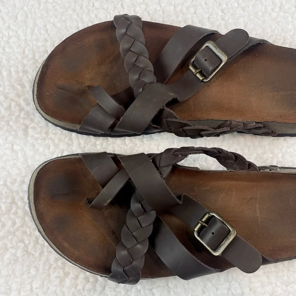 KOHL’S • Dark Brown Leather Strappy Criss-Cross Slide Sandals, 9 - Picture 5 of 16